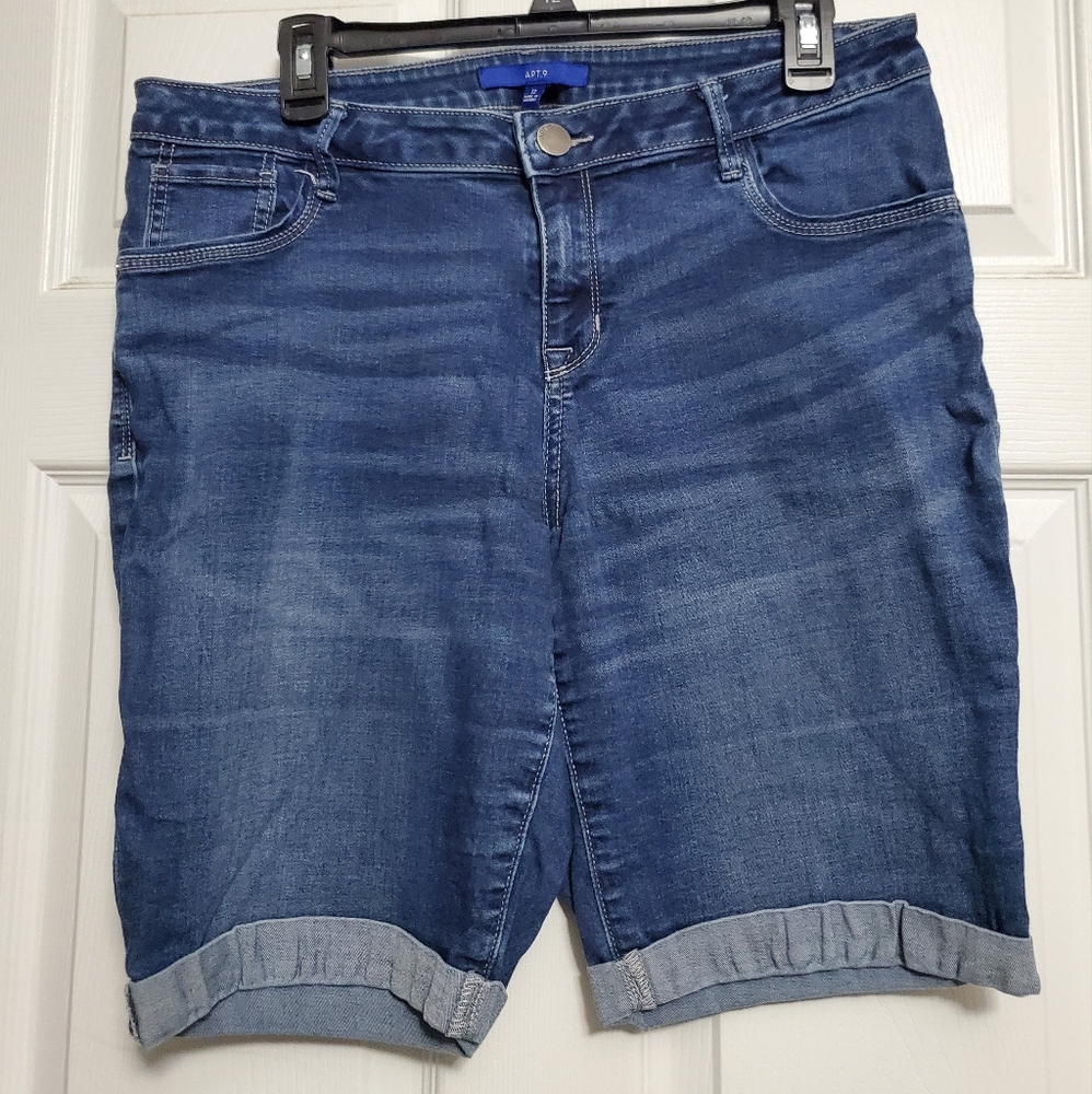Apt 9 Bermuda shorts